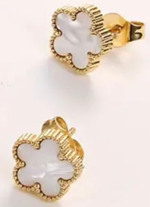 Stainless Steel Gold Plated Stud Earring With Natural Stone Flower White